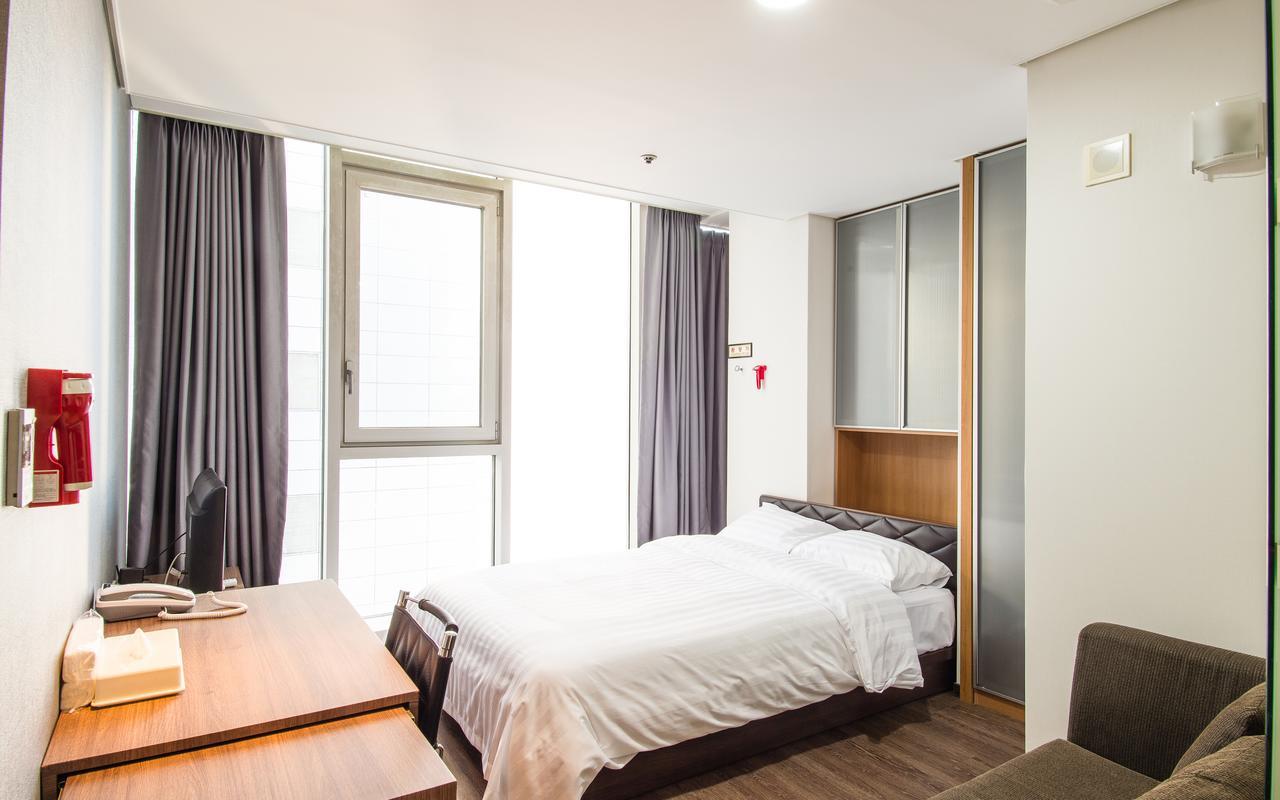 Hotel Arinus Shinchon Seoul Exteriör bild