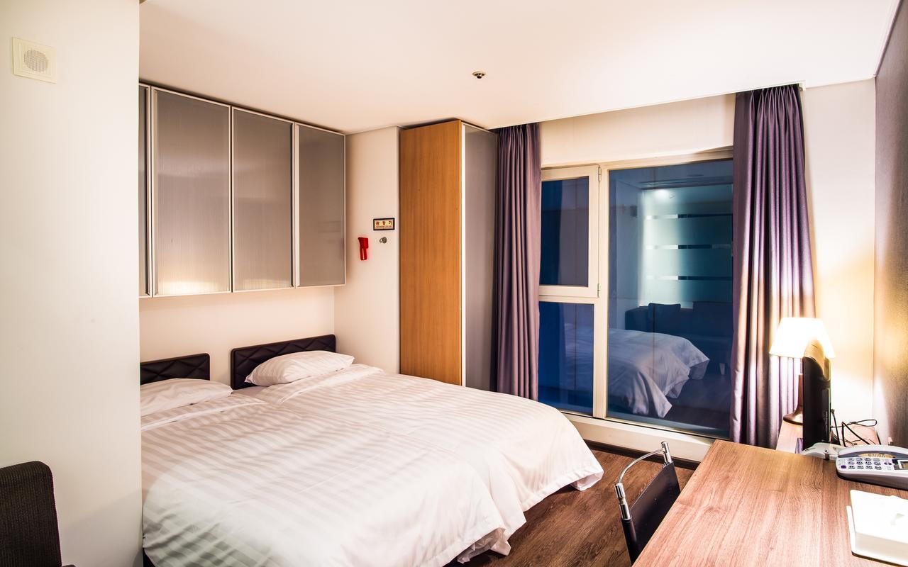 Hotel Arinus Shinchon Seoul Exteriör bild