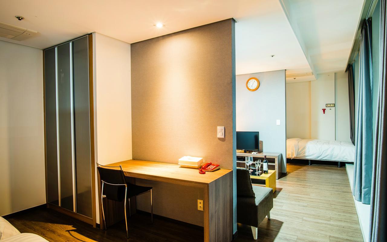 Hotel Arinus Shinchon Seoul Exteriör bild