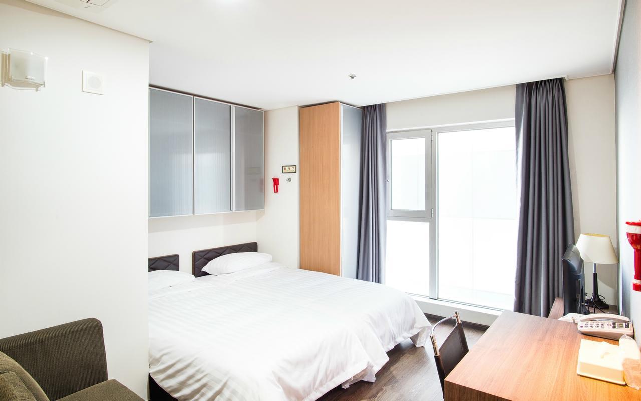 Hotel Arinus Shinchon Seoul Exteriör bild